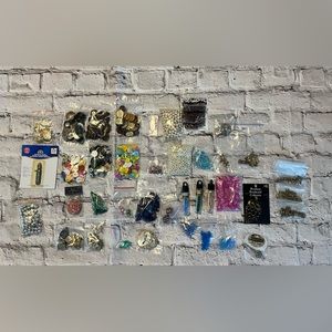 🌺Large Lot Of Beads, Buttons, Pendants & Misc. Jewelry Making Supplies.